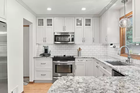 Kitchen - 4760 Larson Rd, Shoreview, MN 55126 photo 2 of 5