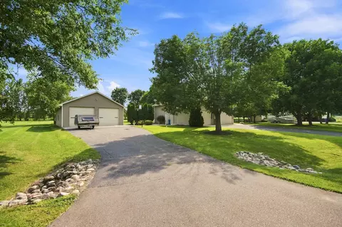 9081 13th St NE, Saint Michael, MN 55376