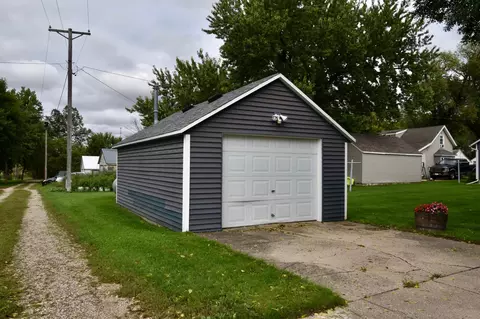 Exterior - 1069 Pine St, Ocheyedan, IA 51354 photo 7 of 12