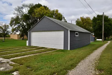 Exterior - 1069 Pine St, Ocheyedan, IA 51354 photo 8 of 12