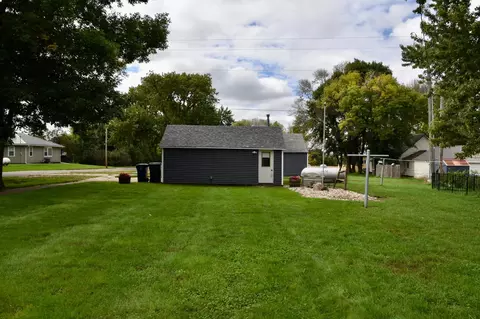 Exterior - 1069 Pine St, Ocheyedan, IA 51354 photo 6 of 12