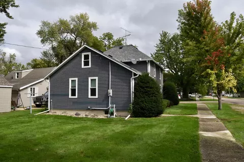 Exterior - 1069 Pine St, Ocheyedan, IA 51354 photo 4 of 12