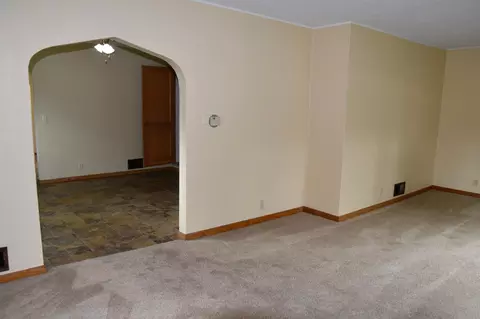 Living - 1069 Pine St, Ocheyedan, IA 51354 photo 4 of 5