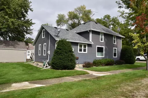 Exterior - 1069 Pine St, Ocheyedan, IA 51354 photo 3 of 12
