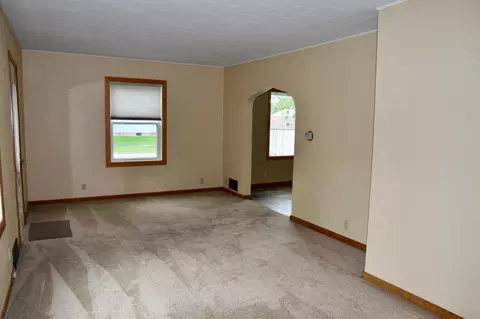 Living - 1069 Pine St, Ocheyedan, IA 51354 photo 5 of 5