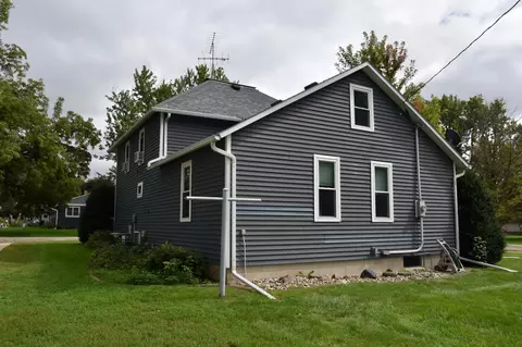 Exterior - 1069 Pine St, Ocheyedan, IA 51354 photo 5 of 12