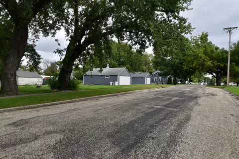 Exterior - 1069 Pine St, Ocheyedan, IA 51354 photo 10 of 12