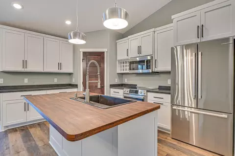 Kitchen - 12052 Olson Rd, Harris, MN 55032 photo 4 of 10