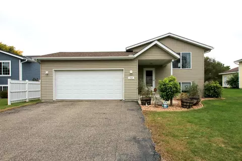 715 Louisiana St NW, Hutchinson, MN 55350
