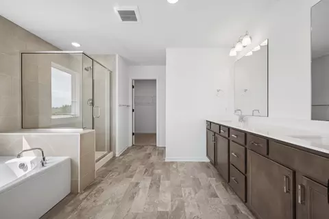 Bath - 1473 Philipp Way, Shakopee, MN 55379 photo 1 of 2