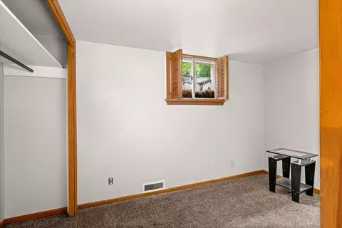 Bedroom - 4016 Allendale Ave, Duluth, MN 55803 photo 3 of 4
