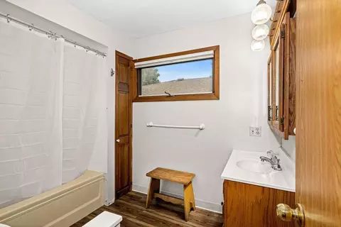 Bath - 4016 Allendale Ave, Duluth, MN 55803 photo 1 of 1