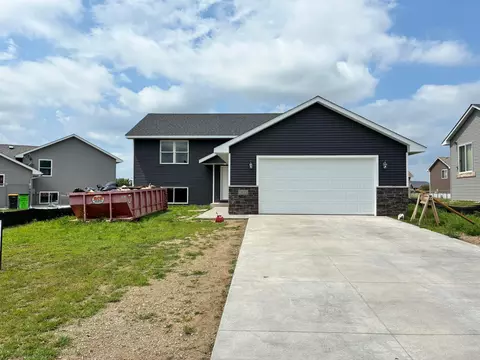 1825 Cypress Trl, New Richmond, WI 54017