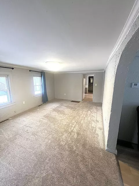 Living - 130 6th St SW, Plainview, MN 55964 photo 2 of 3