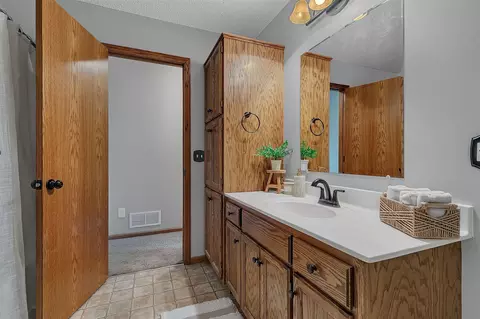 Bath - 10144 157th Ave SE, Becker, MN 55308 photo 1 of 3