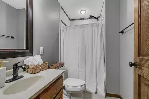 Bath - 10144 157th Ave SE, Becker, MN 55308 photo 3 of 3
