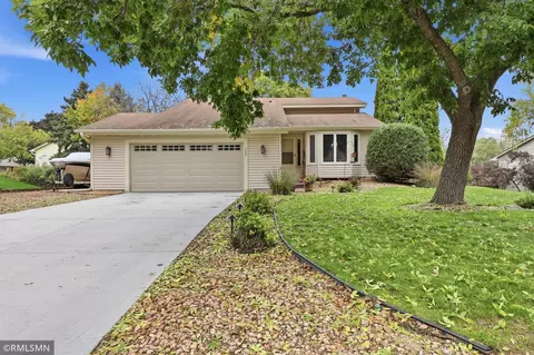 720 Sierra Trl, Chanhassen, MN 55317