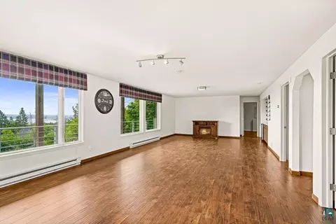 Living - 1002 Martha St, Duluth, MN 55805 photo 16 of 17