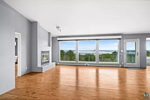 Living - 1002 Martha St, Duluth, MN 55805 photo 7 of 17