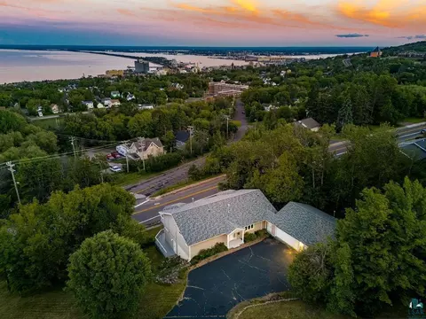 View/Area - 1002 Martha St, Duluth, MN 55805 photo 1 of 17