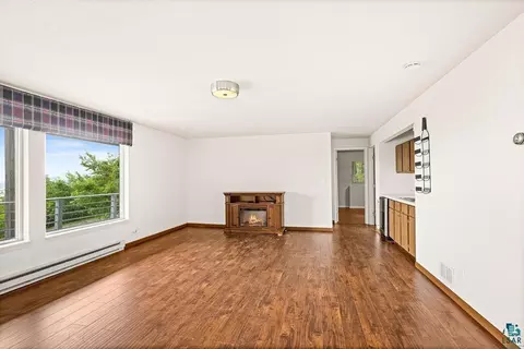 Living - 1002 Martha St, Duluth, MN 55805 photo 11 of 17