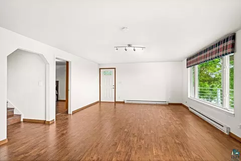 Living - 1002 Martha St, Duluth, MN 55805 photo 14 of 17