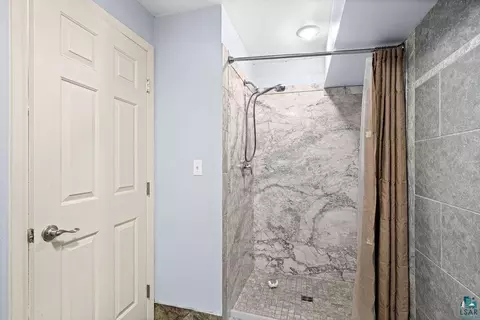 Bath - 1002 Martha St, Duluth, MN 55805 photo 6 of 6
