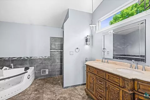 Bath - 1002 Martha St, Duluth, MN 55805 photo 1 of 6
