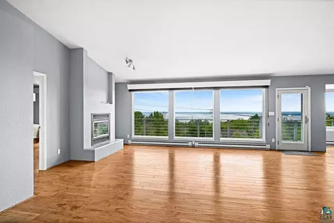 Living - 1002 Martha St, Duluth, MN 55805 photo 6 of 17