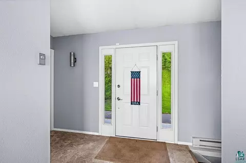 Entry Way - 1002 Martha St, Duluth, MN 55805 photo 1 of 2