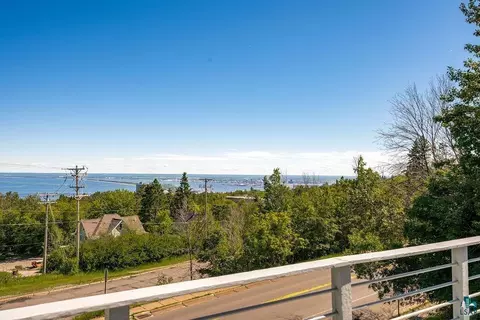 View/Area - 1002 Martha St, Duluth, MN 55805 photo 3 of 17
