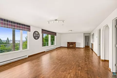 Living - 1002 Martha St, Duluth, MN 55805 photo 15 of 17