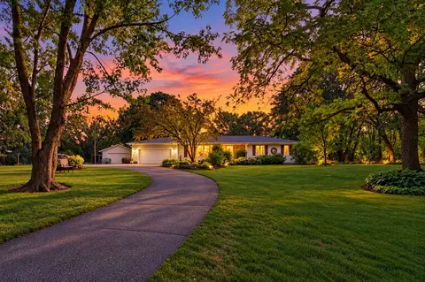 22015 Pillsbury Ave, Lakeville, MN 55044