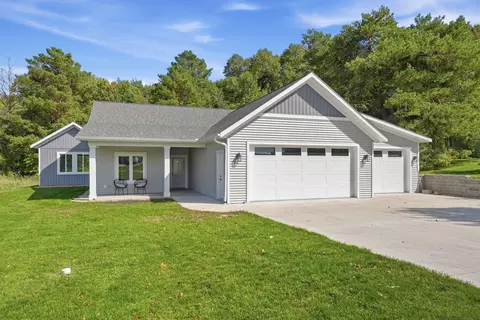 3319 Lakecrest Rd NE, Alexandria, MN 56308