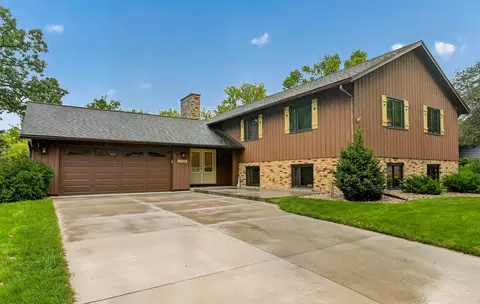 2228 Viking Dr NW, Rochester, MN 55901