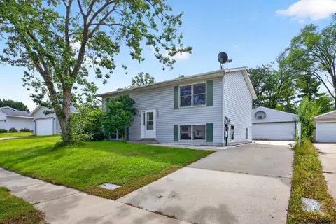 1932 S Village Dr SE, Rochester, MN 55904