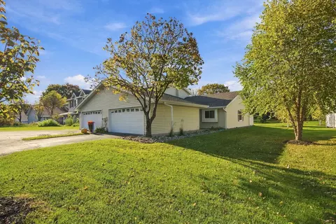 290 Pleasure Creek Dr, Blaine, MN 55434