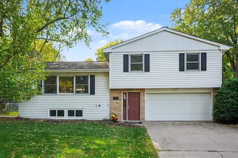 16401 Temple Dr S, Minnetonka, MN 55345