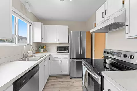 13092 Murdock Ter, Eden Prairie, MN 55347