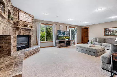 Living - 426 Maple Dr, Foley, MN 56329 photo 3 of 4