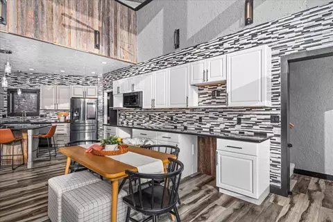 Kitchen - 1430 Stoney Point Dr, Duluth, MN 55804 photo 7 of 9