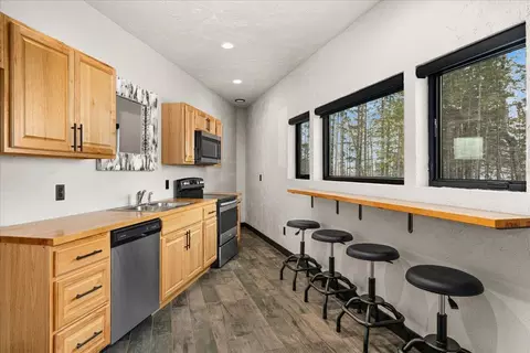 Kitchen - 1430 Stoney Point Dr, Duluth, MN 55804 photo 3 of 9