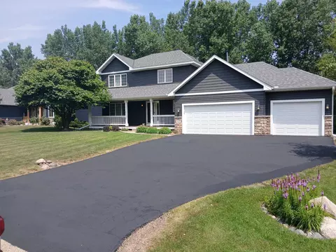 9040 Parkside Dr, Woodbury, MN 55125