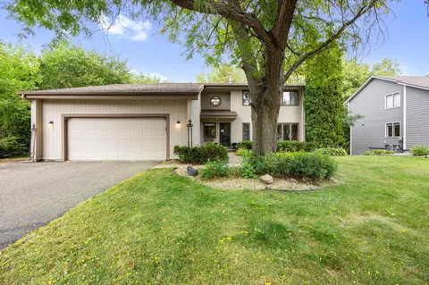 15588 Canyon Rdg, Eden Prairie, MN 55347