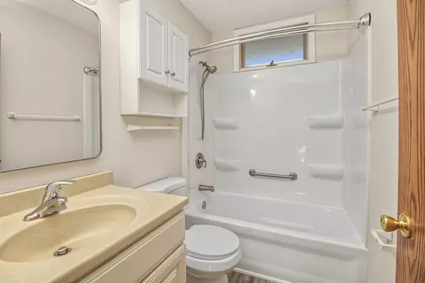 Bath - 1381 Easter Ln, Eagan, MN 55123 photo 2 of 4