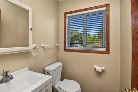 Bath - 1381 Easter Ln, Eagan, MN 55123 photo 3 of 4