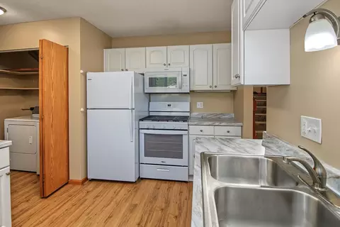 Kitchen - 1381 Easter Ln, Eagan, MN 55123 photo 6 of 7