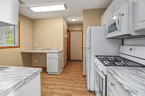 Kitchen - 1381 Easter Ln, Eagan, MN 55123 photo 5 of 7