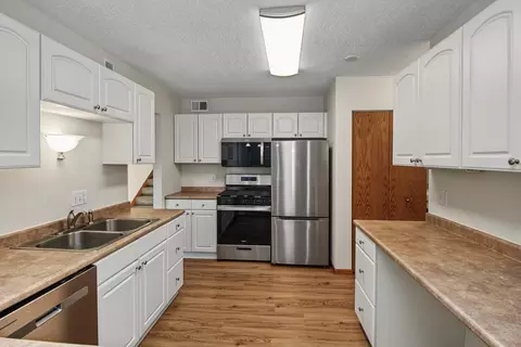 Kitchen - 1381 Easter Ln, Eagan, MN 55123 photo 3 of 7