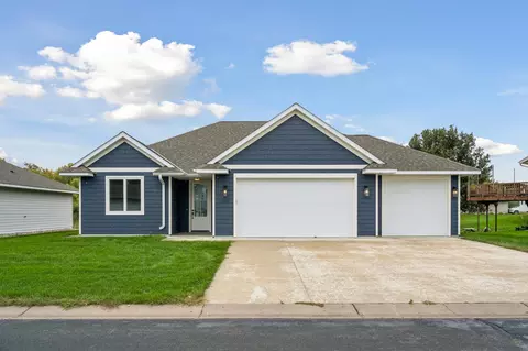 212 Century Ln, Silver Lake, MN 55381